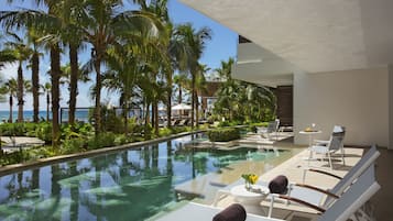 Preferred Club Master Suite Swim Out Tropical View King | Front of property
