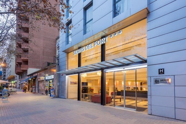 Exterior detail - Hotel Serhs Del Port (Barcelona)