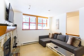 Condo, 1 King Bed (09 The Woods) | Living room