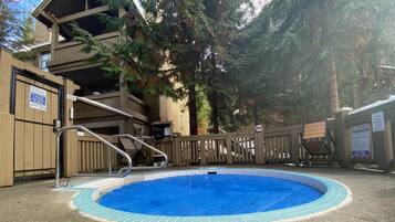 Condo, 1 King Bed (09 The Woods) | Pool