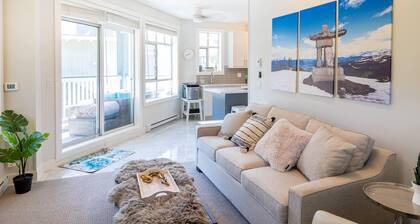 Panoramic Views From This Gorgeous 2 Bed Property - Village Location