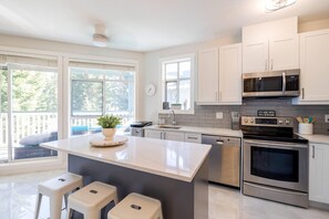 Residenza, letti multipli (Panoramic Views from this gorgeous 2 ) | Cucina privata | Piano cottura