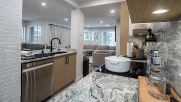 Rumah, Beberapa Tempat Tidur (Fantastic Location Spacious 4 Bed, Vi) | Interior