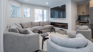 Unclassified image, 3 of 25, button - Fantastic Location Spacious 4 Bed, Village Location Shared Hot Tub (Whistler)