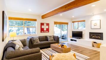 Condo, Multiple Beds (Ski in Out, Great Location, Free Shut) | Living area