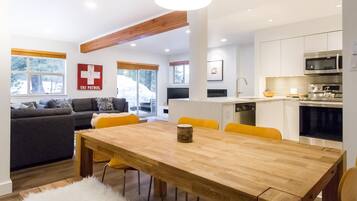 Condo, Multiple Beds (Ski in Out, Great Location, Free Shut) | Dining