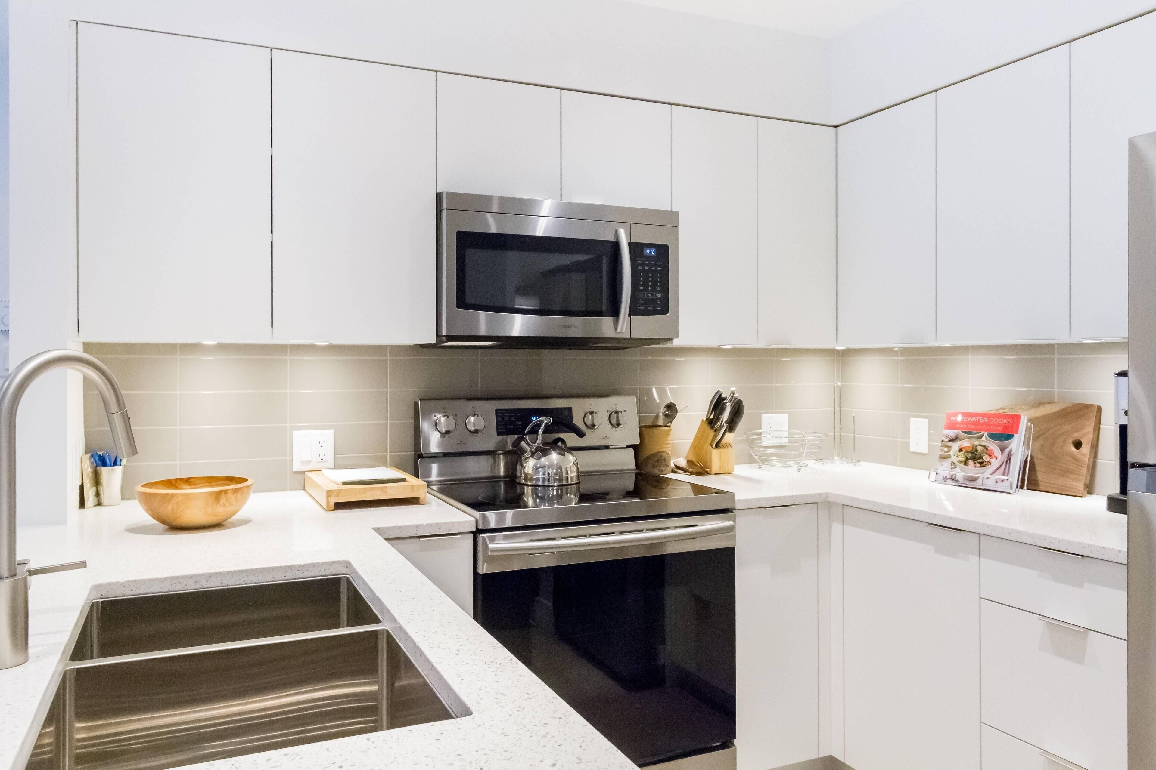 Condo, Multiple Beds (Ski in Out, Great Location, Free Shut) | Private kitchen | Stovetop