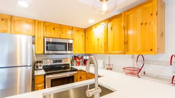 Townhome, 2 Queen Beds (FABULOUS LOCATION Private Hot Tub, NO) | Private kitchen | Stovetop