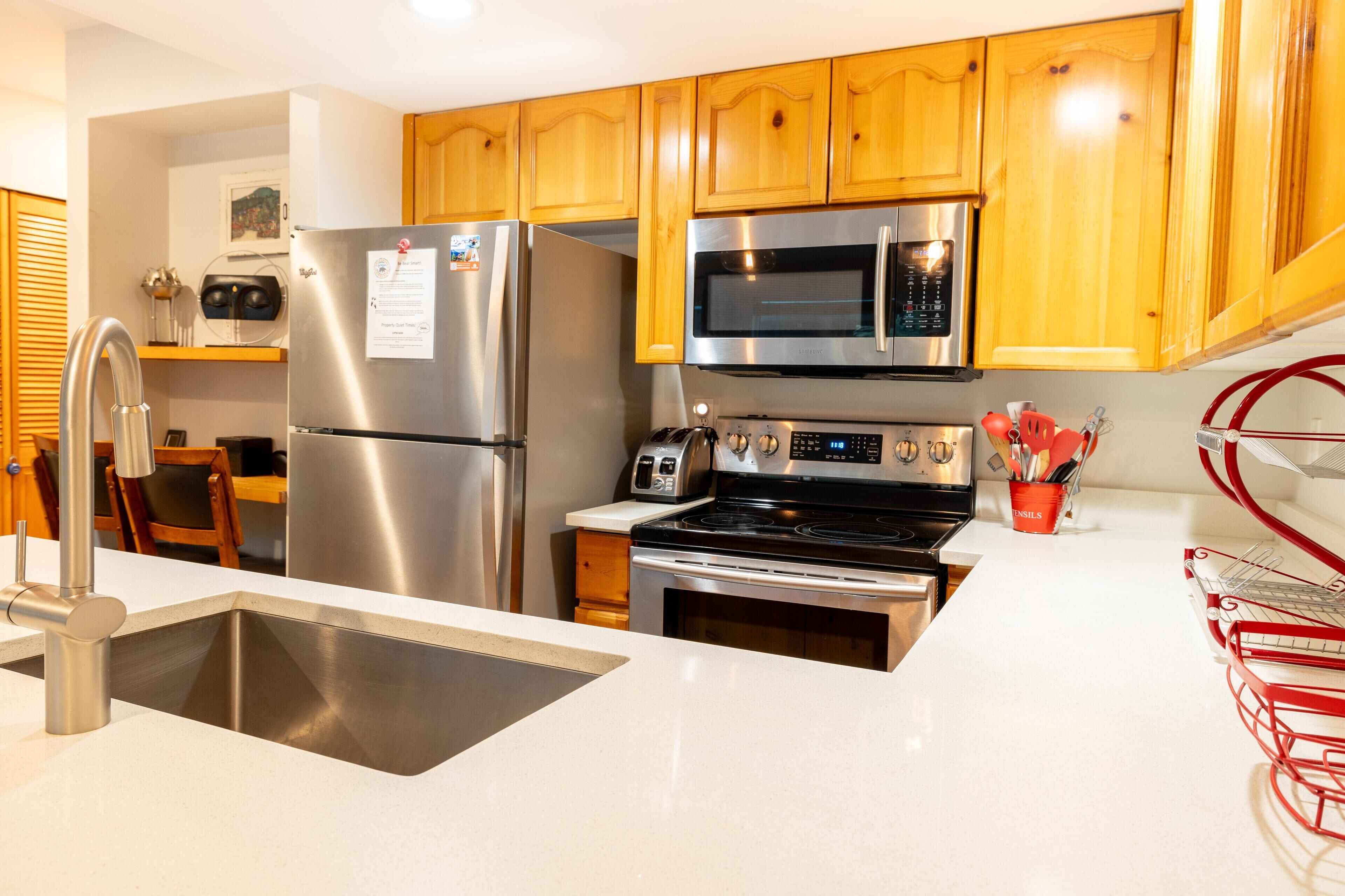 Townhome, 2 Queen Beds (FABULOUS LOCATION Private Hot Tub, NO) | Private kitchen | Stovetop