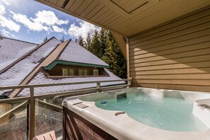 Casa geminada, 2 camas Queen (FABULOUS LOCATION Private Hot Tub, NO) | Hidromassagem externa