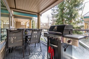 Casa geminada, 2 camas Queen (FABULOUS LOCATION Private Hot Tub, NO) | Opções para refeição ao ar livre