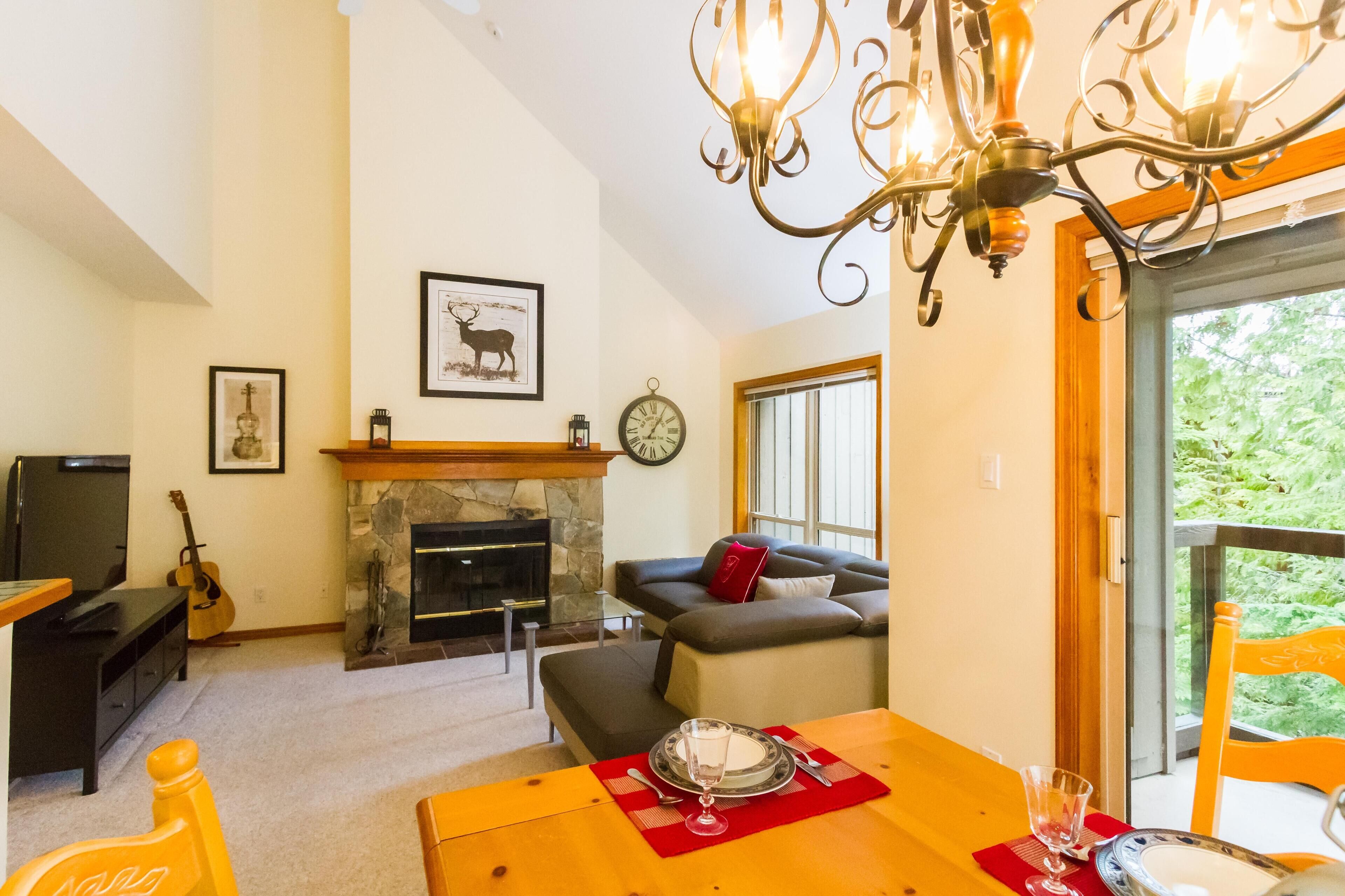 Townhome, Multiple Beds (49 Painted Cliff) | Living area | TV, fireplace