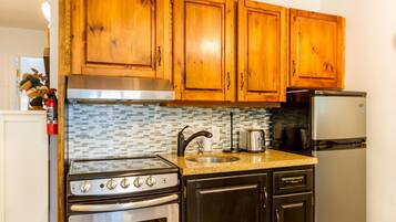 Condo, 1 Queen Bed (Cute and Cozy, walk to Gondola Ski in) | Private kitchen | Toaster