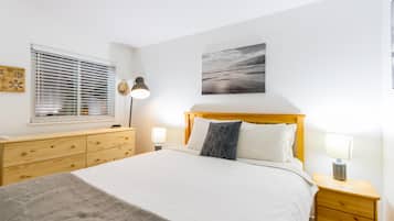 1 bedroom, bed sheets