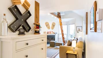 Condo, 1 Queen Bed (Cute and Cozy, walk to Gondola Ski in) | Interior