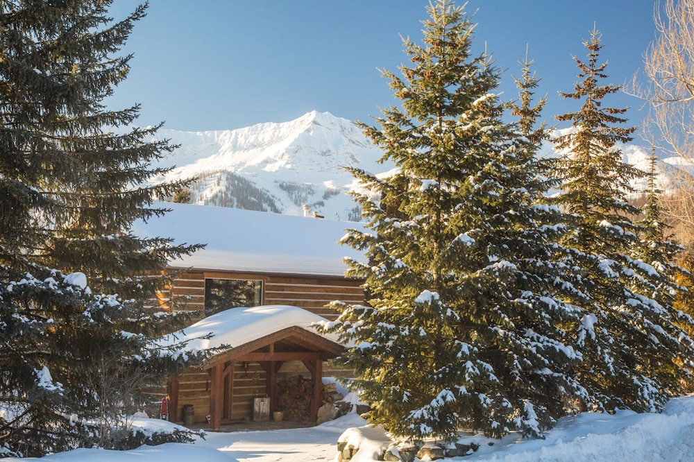 Canadian Powder Tours Lodge, sleeps 2-6 guests. Hot tub