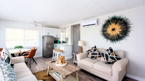 Smart TV, table tennis