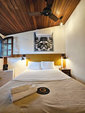 Standard Suite | Hypo-allergenic bedding, minibar, individually decorated, free WiFi