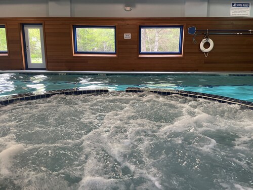 Mount Snow Timber Creek Townhouse with Pool and Ski Shuttle