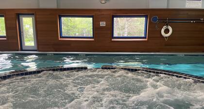 Mount Snow Timber Creek Townhouse with Pool and Ski Shuttle
