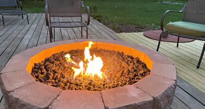 Mount Snow Timber Creek Townhouse with Pool and Ski Shuttle