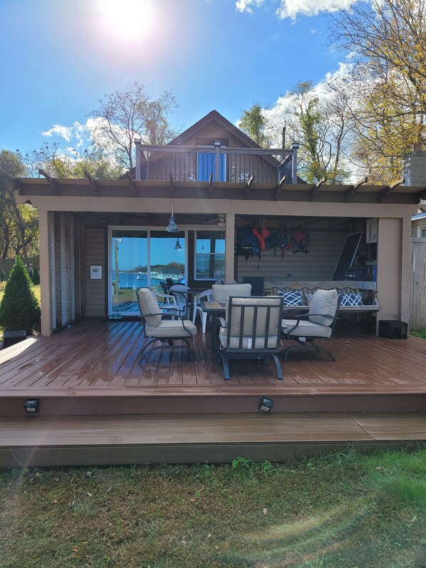 Outdoor dining - Want to get away? Staying with us. Very relaxing. (Pasadena)