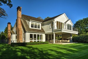 Exterior - Exquisite Custom Home in the Heart of East Hampton (East Hampton)