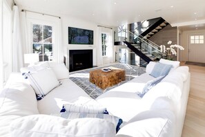 Smart TV, fireplace, DVD player, books