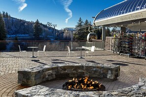 Terrace/patio - Riverfront Lodge (Avon)