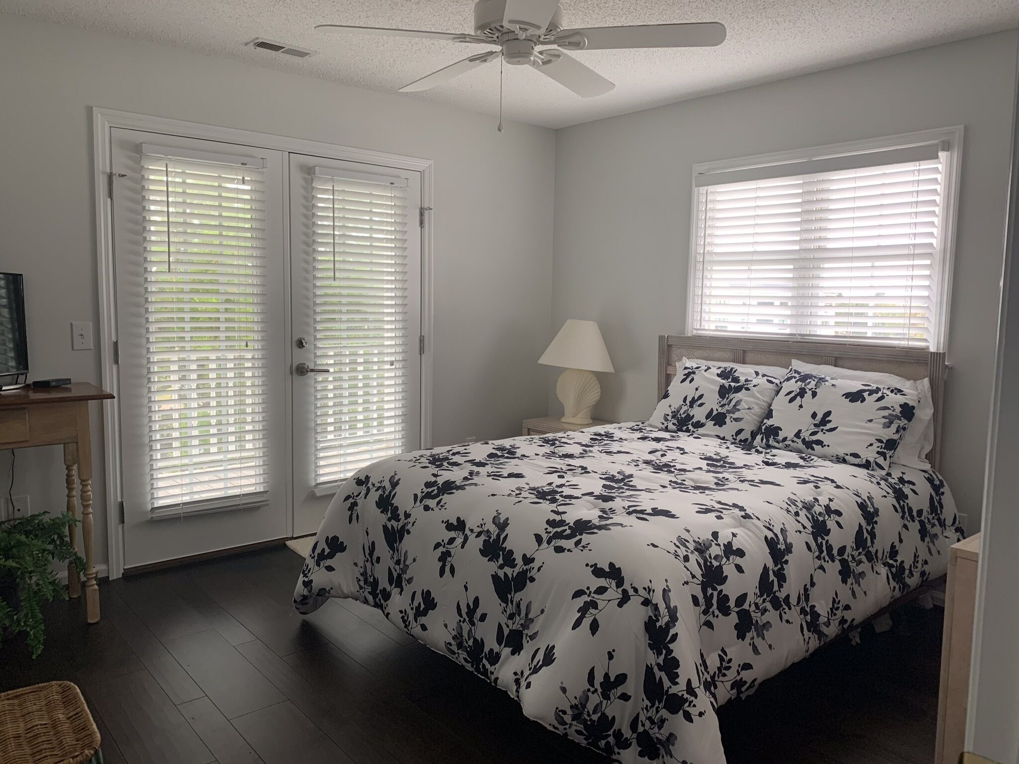 Beautiful House located on a scenic street between the Waterway and Canals