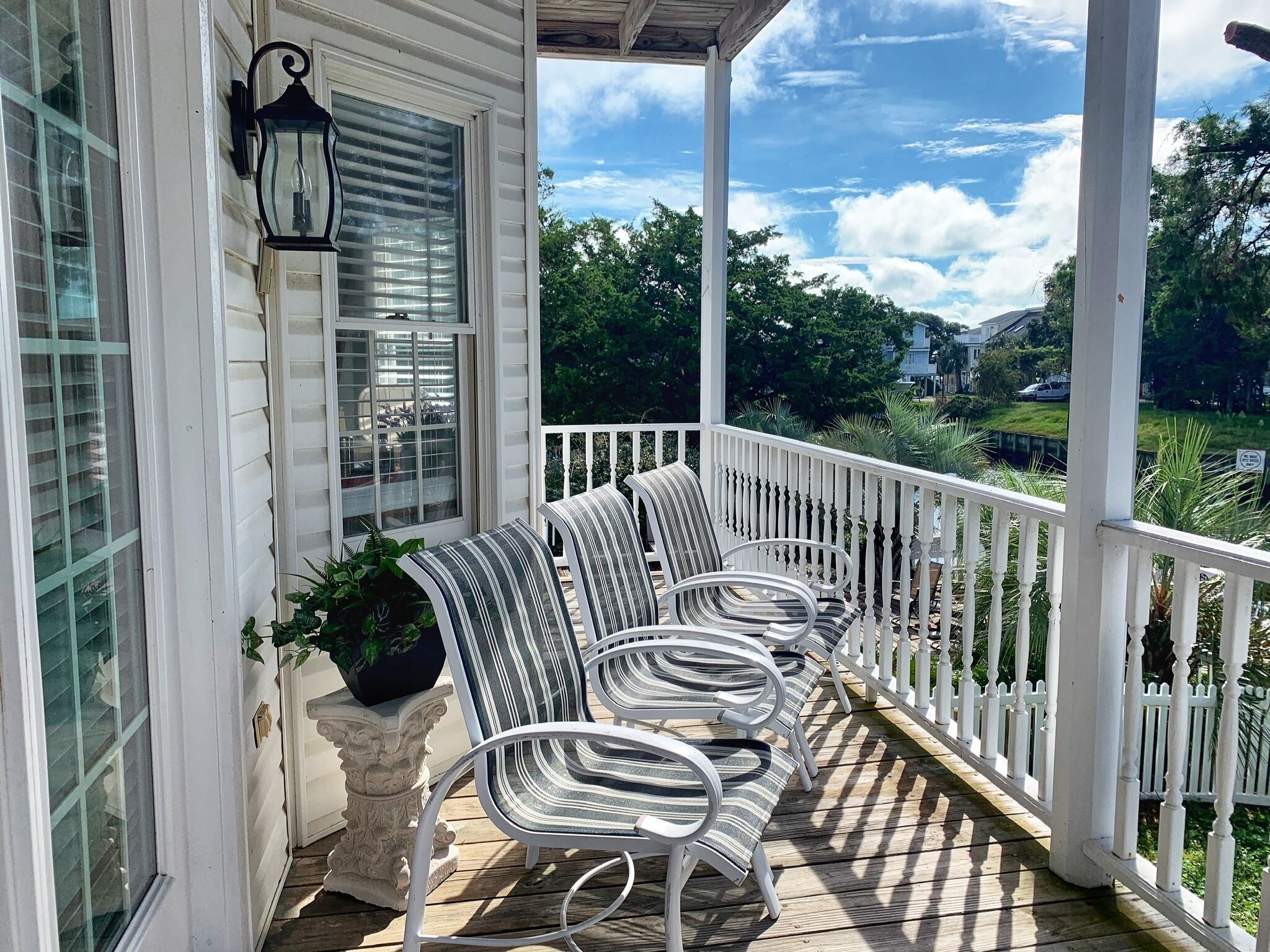 Beautiful House located on a scenic street between the Waterway and Canals