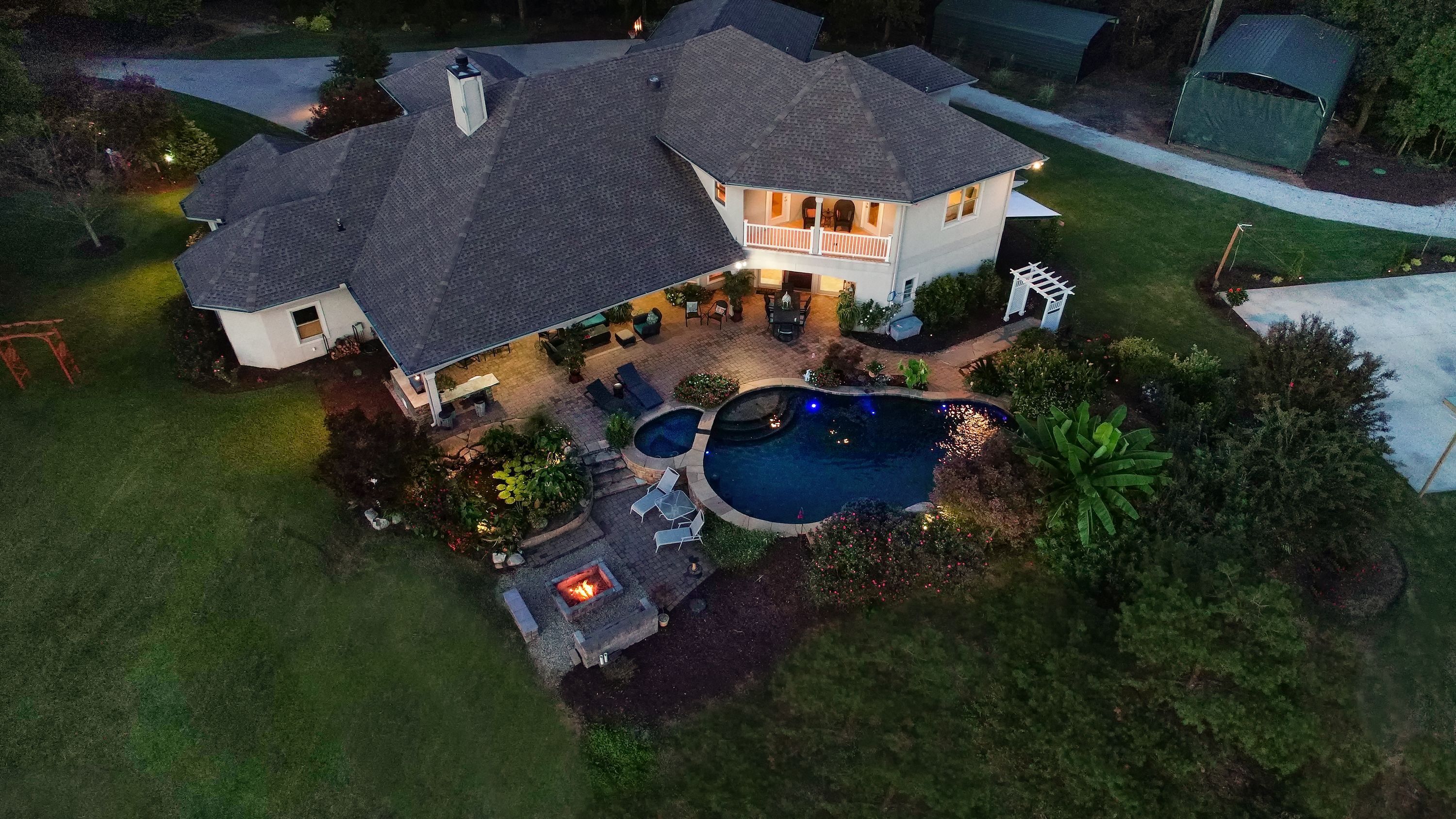 Mountain Views / Resort Style Pool / Wedding Venue