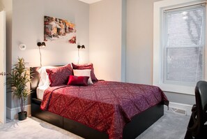 1 dormitorio, escritorio, tabla de planchar con plancha y wifi