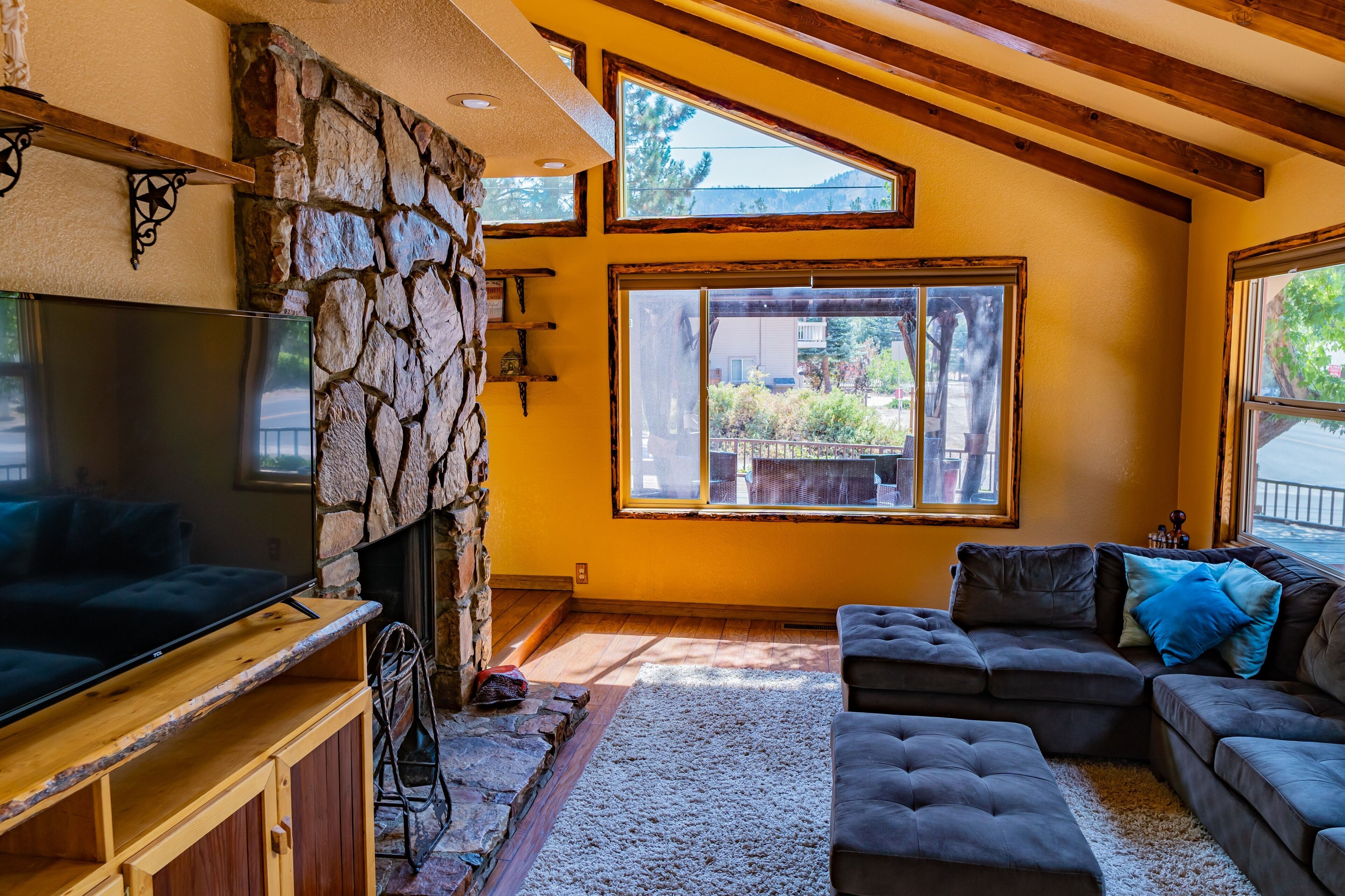 Moonridge Retreats, 2 minutes to Bear Mountain Ski