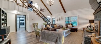 Luxury Cabin on 9.5acres, ready for your gatherings and retreats!