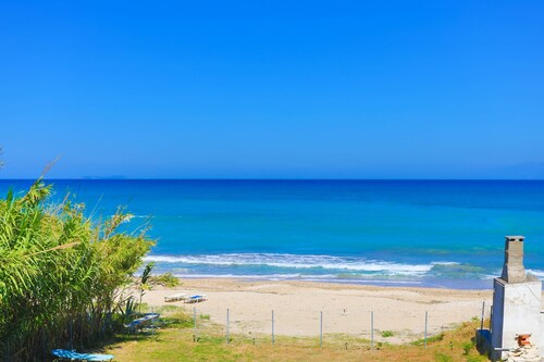 Beach Villa Vaso Dio: Beachfront, stunning views