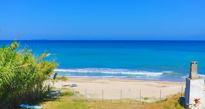 Beach Villa Vaso Dio: Beachfront, stunning views