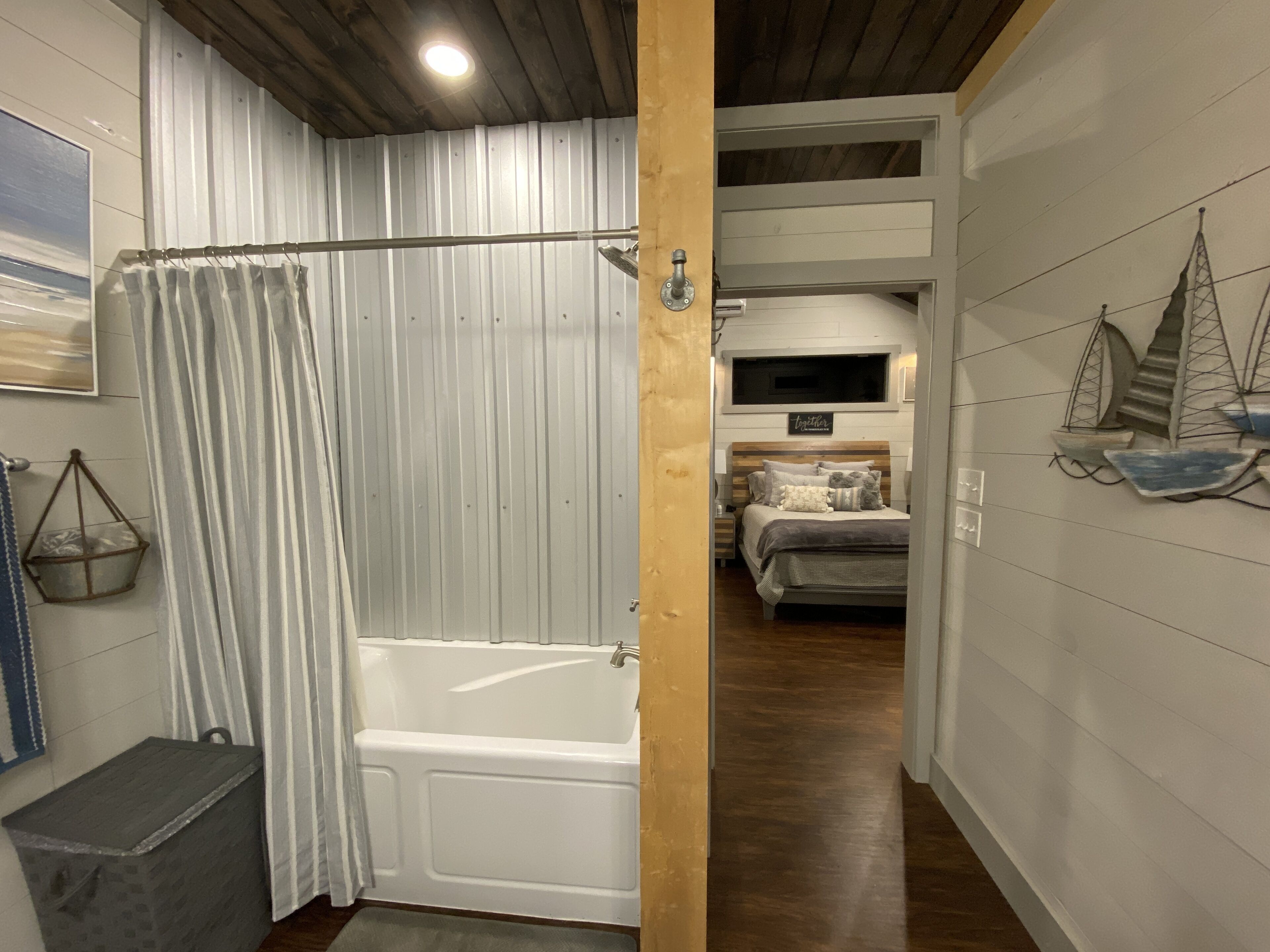 Circle C Cabin Perfect for Cozy Relaxing Retreats