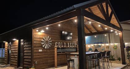 Circle C Cabin Perfect for Cozy Relaxing Retreats