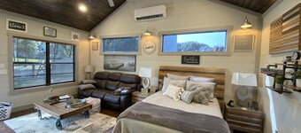 Circle C Cabin Perfect for Cozy Relaxing Retreats