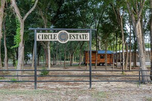 Exterior - Circle C Cabin Perfect for Cozy Relaxing Retreats (Caldwell)