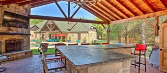 Heated Spa, Fire Pit! 14-Acre Terrell Ranch Escape