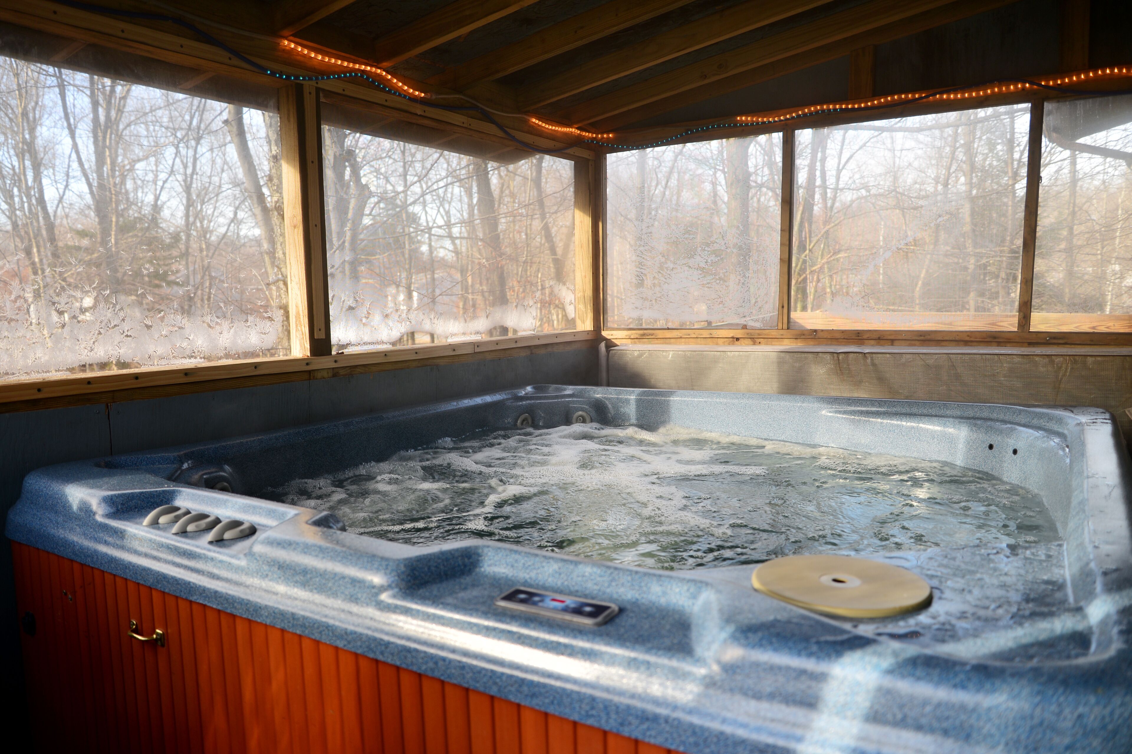 Mt. Pocono/Tobyhanna - Spacious Split Level / Hot Tub