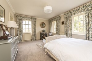 4 bedrooms, Internet, bed sheets