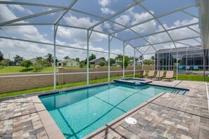 Lämmitetty uima-allas