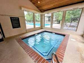 A heated pool - Quiet Condo w/Wood Fireplace Near Trails (Keystone)