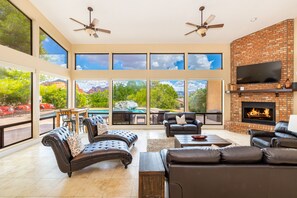Smart TV, fireplace, ping pong, books