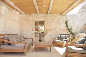 Terrace/patio - TD Trulli di Carole Renovated Trulli with Pool (Ostuni)