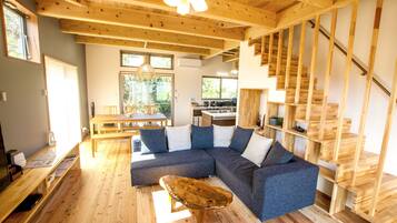 Private Vacation Home, Non Smoking | Living area | Flat-screen TV, DVD player