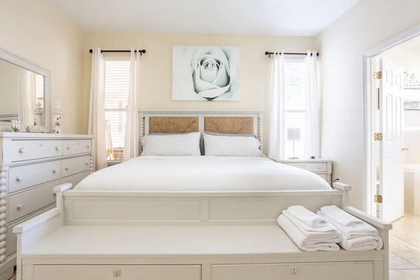 3 bedrooms, desk, iron/ironing board, free WiFi